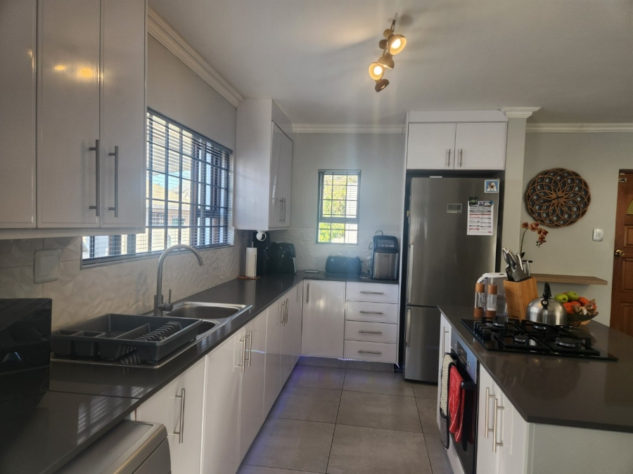  Bedroom Property for Sale in King George Park Western Cape